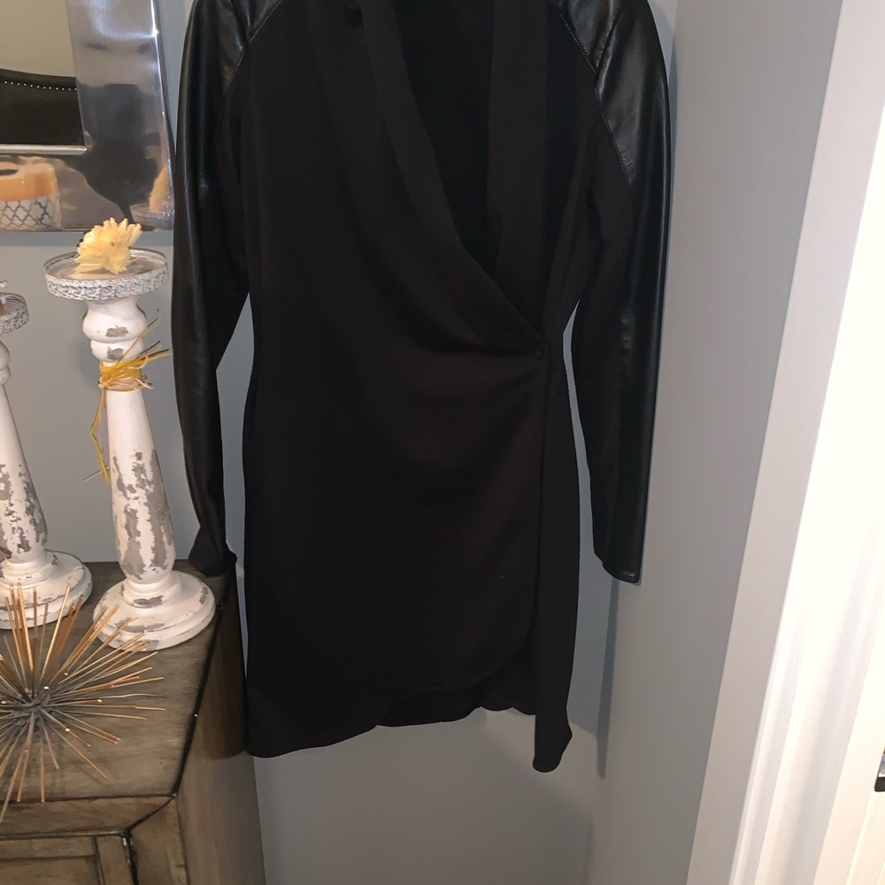 This is a Lamarque Kaeyln longline leather jacket.